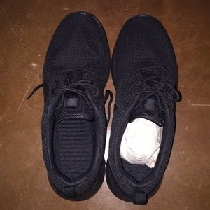 Black Nike Roshe One